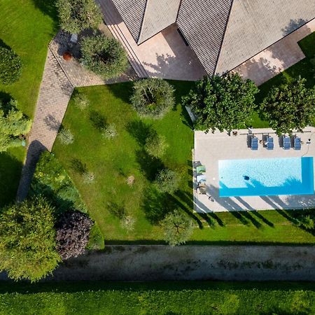 Villa Carini With 3000 Mq Garden & Heated Pool Castelnuovo del Garda Ngoại thất bức ảnh
