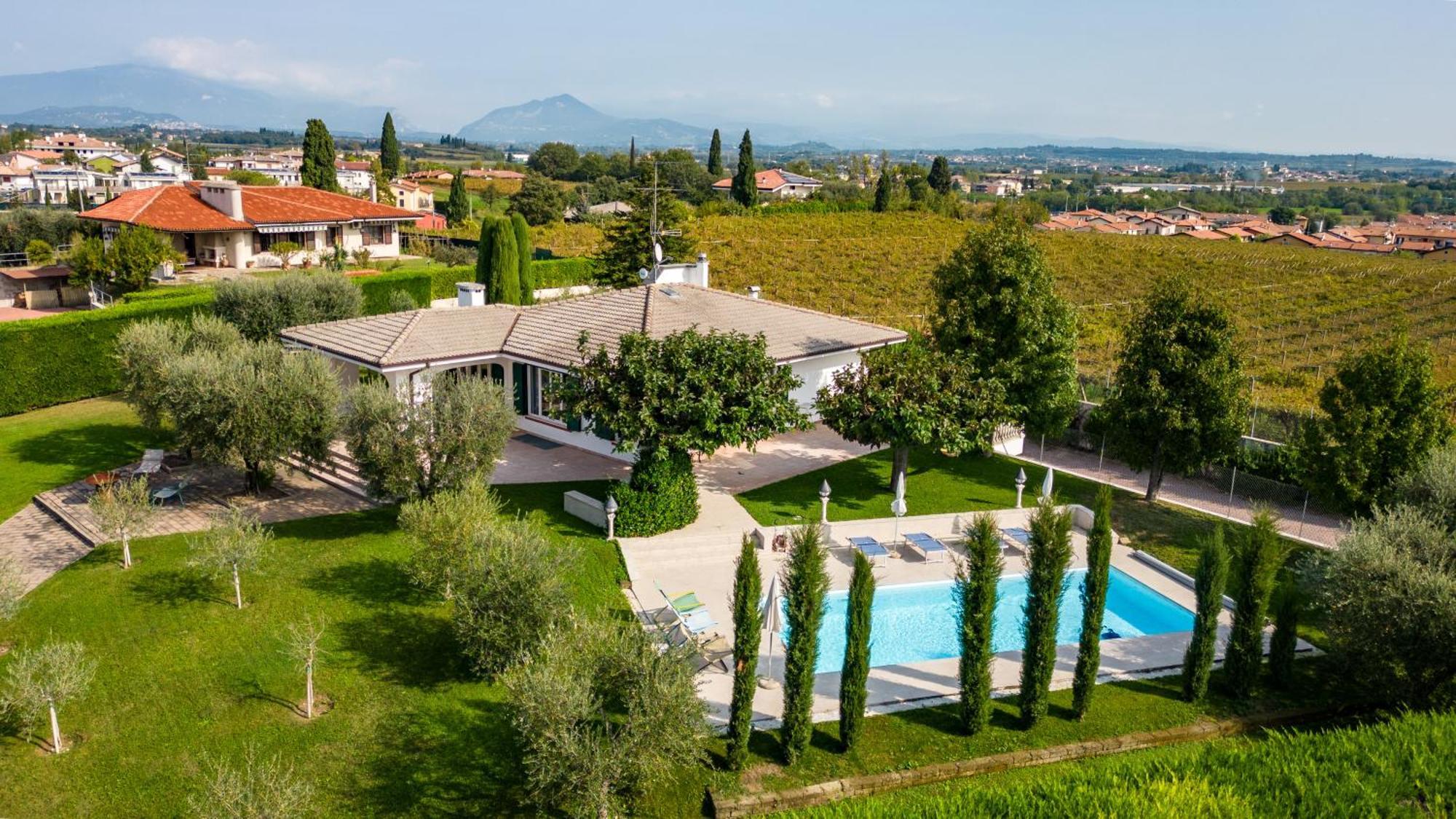 Villa Carini With 3000 Mq Garden & Heated Pool Castelnuovo del Garda Ngoại thất bức ảnh